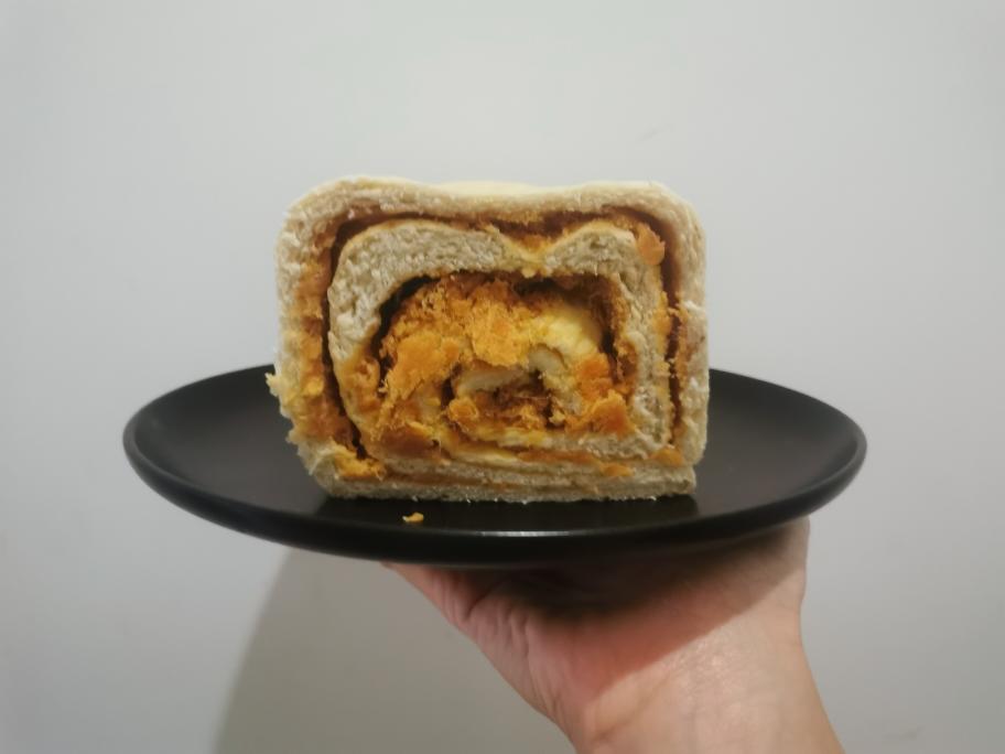 红葱咸蛋黄肉松面包的做法