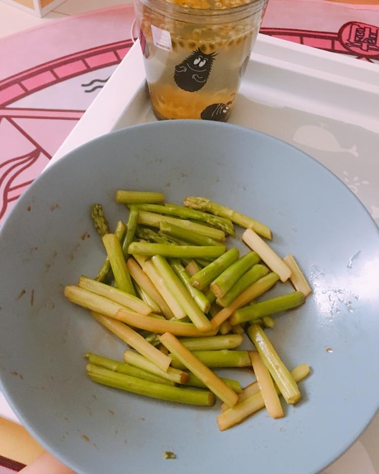 夏日爽口凉拌芦笋
