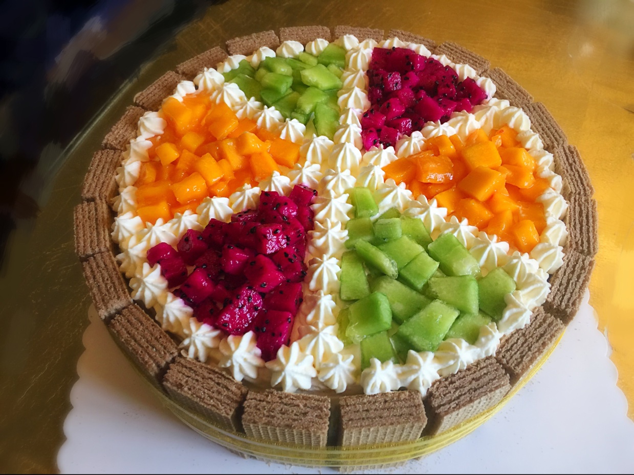 白麻麻的佐佑做的奶油水果装饰蛋糕