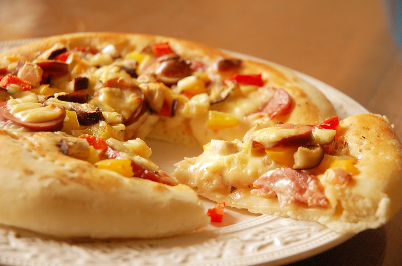 香浓培根金枪鱼芝士比萨