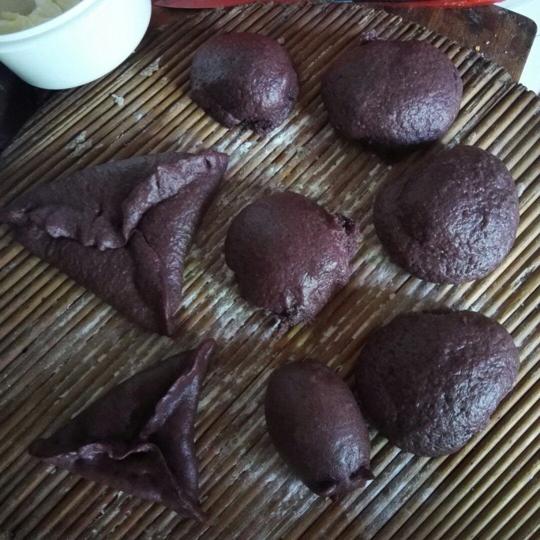 黑米面馒头