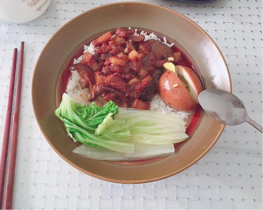 洋葱酥卤肉饭