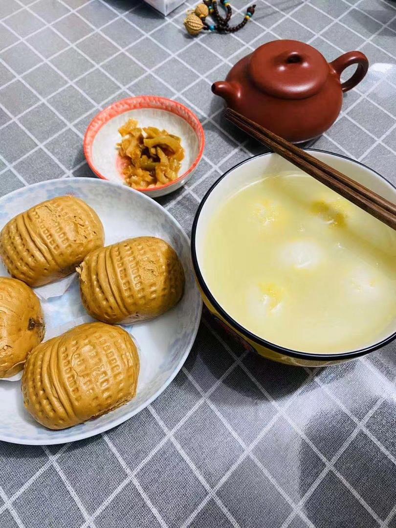 终于熬出一锅有厚厚米油的小米粥