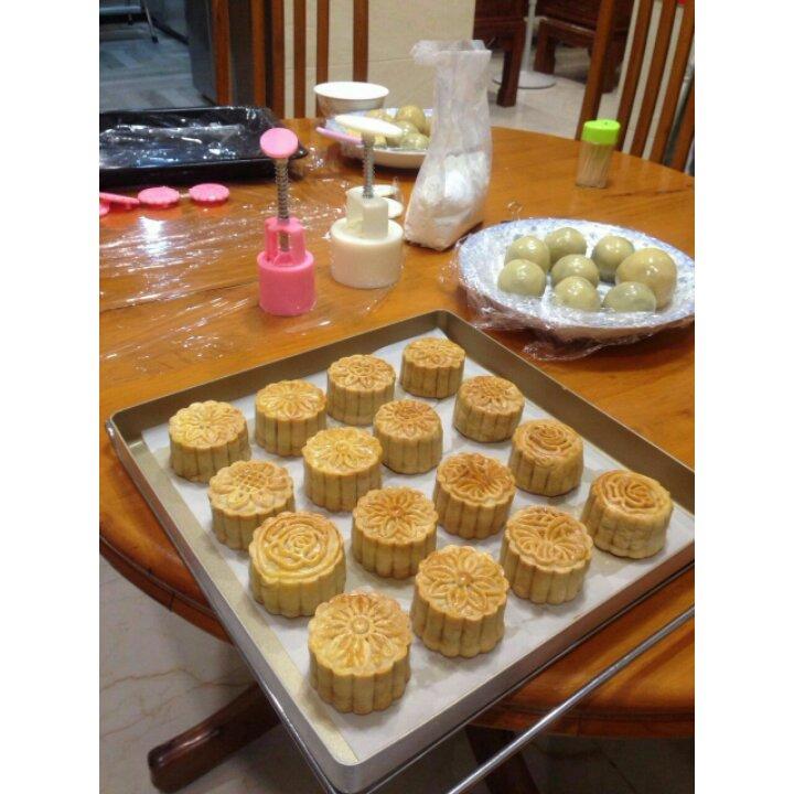 广式月饼—蛋黄莲蓉月饼