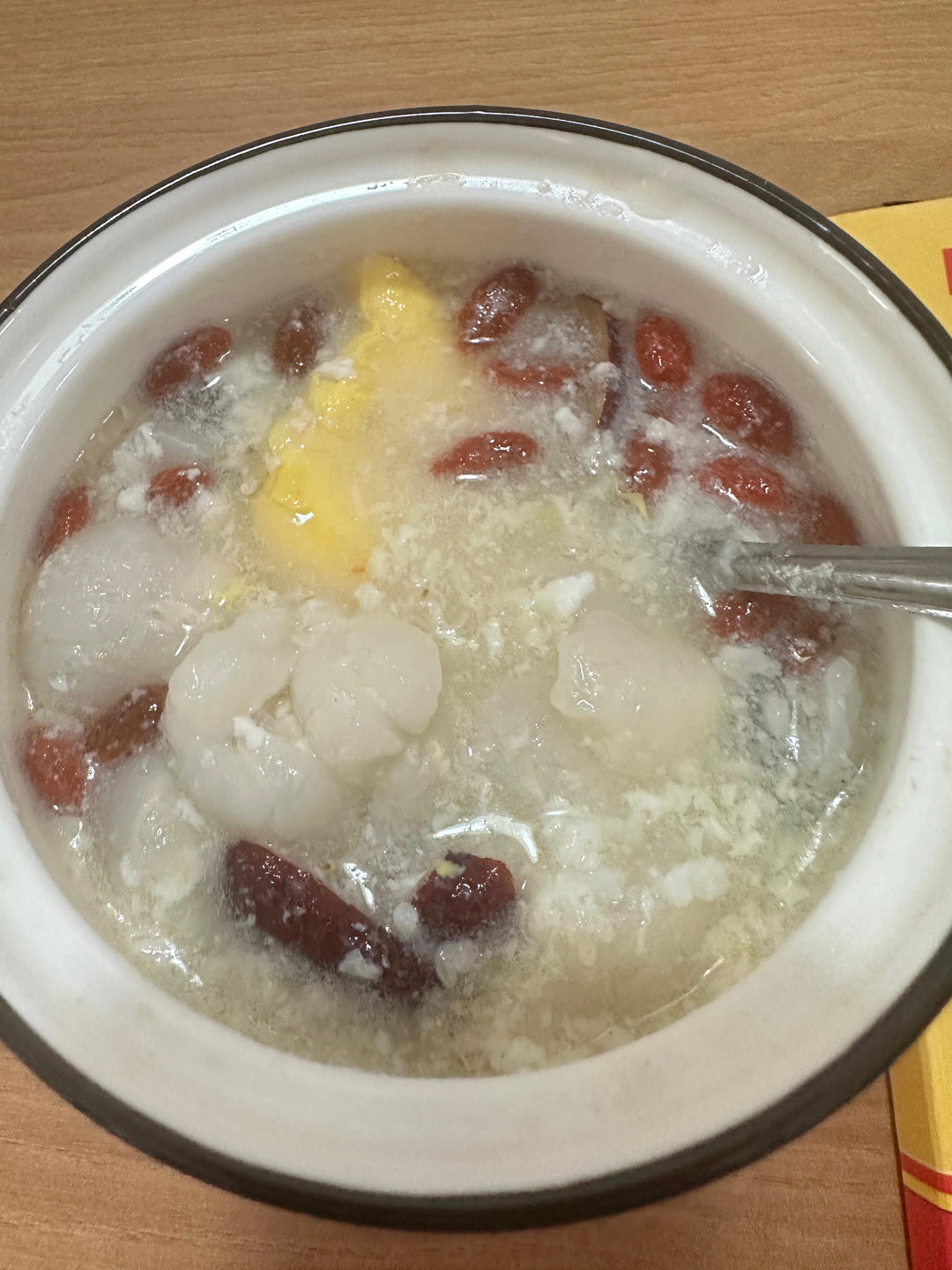 都进来学❗️这个雪王圣代的隐藏吃法好绝👍