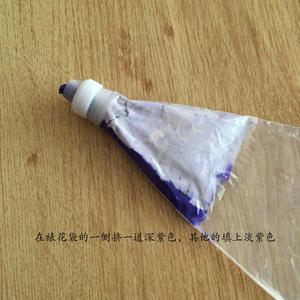 韩式裱花----三色堇渐变花瓣的做法的做法 步骤5