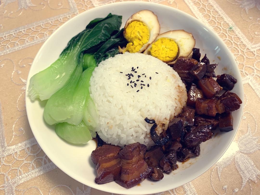 洋葱酥卤肉饭