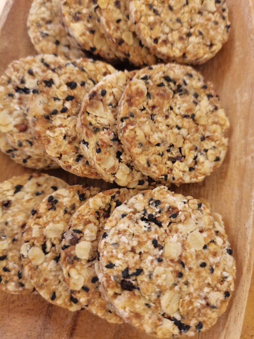 素食:有机燕麦芝麻大饼干