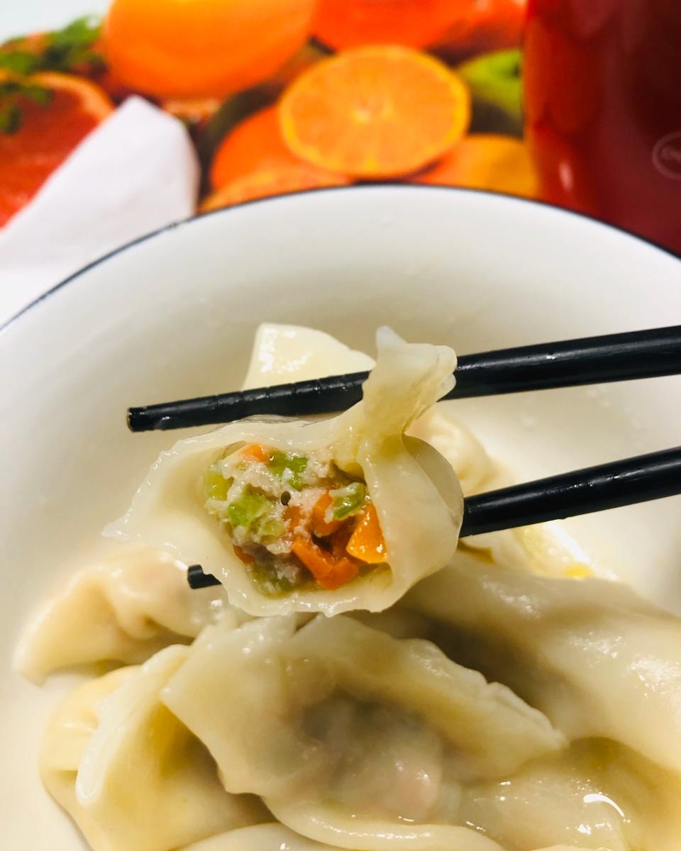 芹菜胡萝卜猪肉水饺