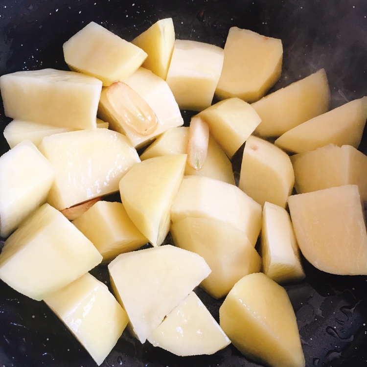超下饭的炖土豆的做法 步骤3