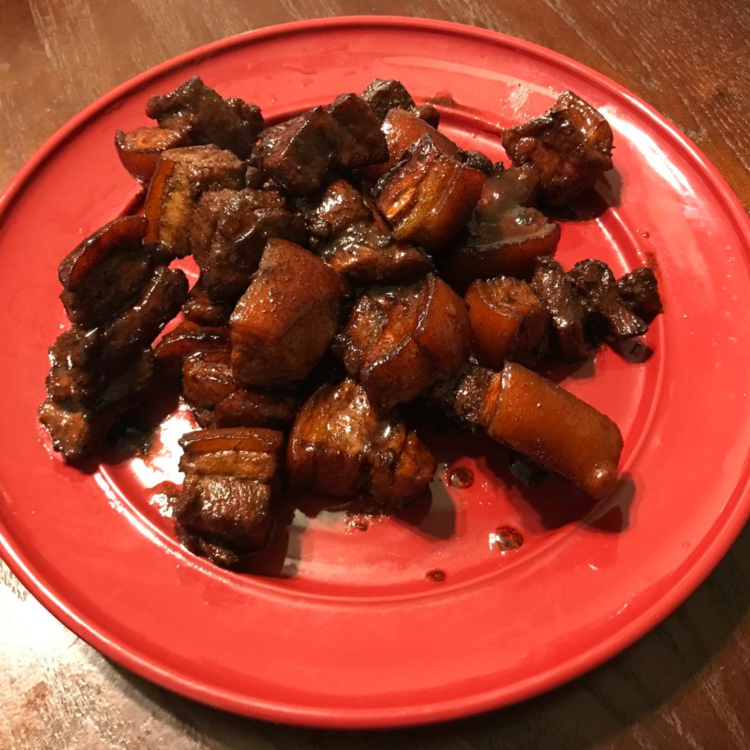 吃着碗里望着锅里的红烧肉