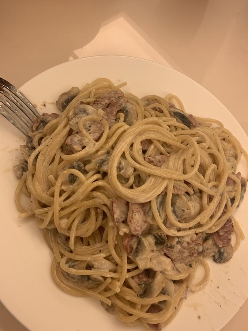 白蘑菇奶油培根意面
