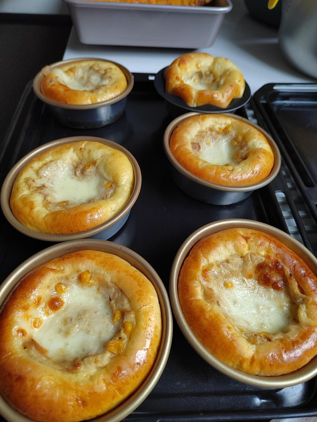 美味分享｜芝士洋葱鲔鱼面包～～做成焗烤的面包