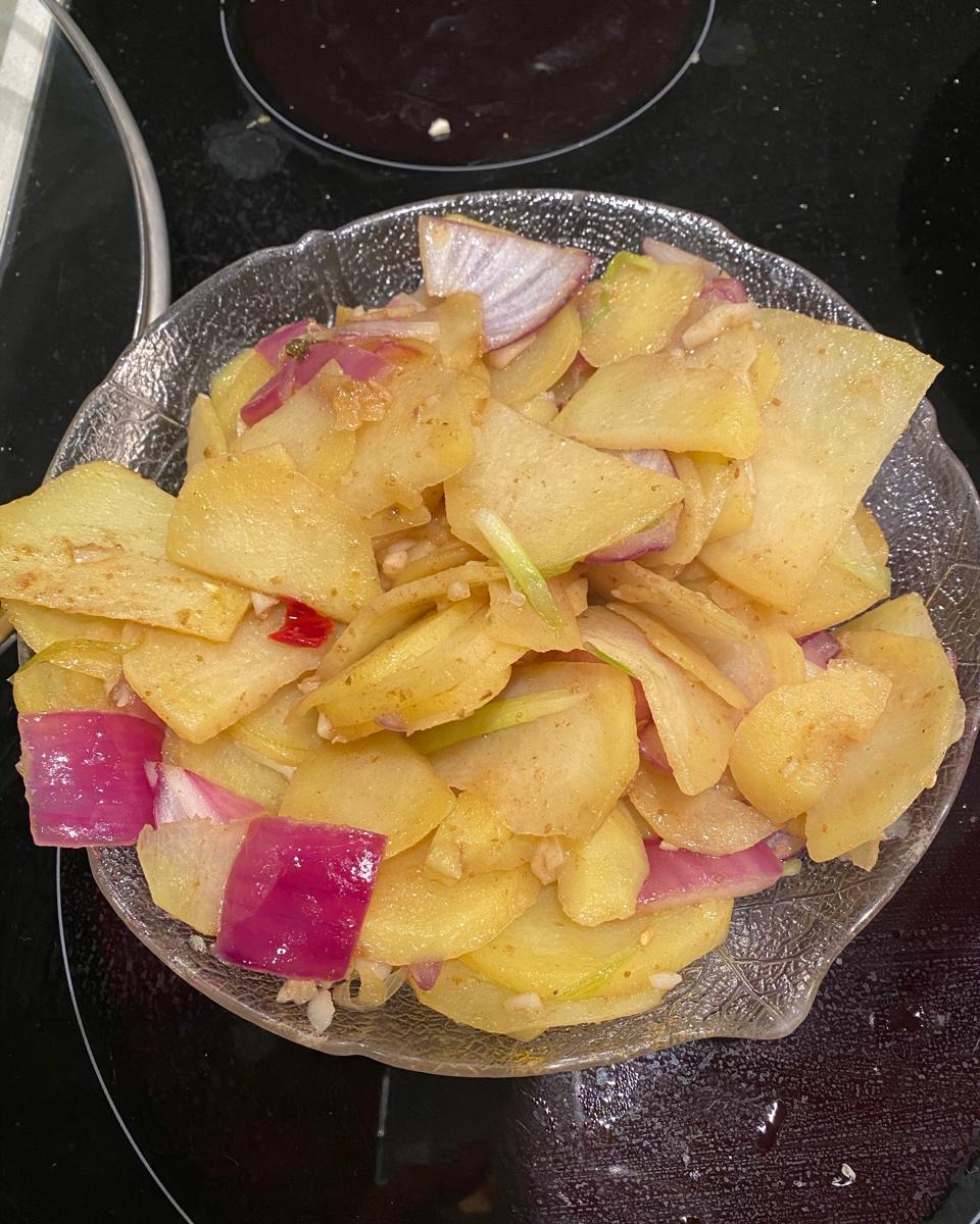 边吃边流泪的「孜然土豆片」