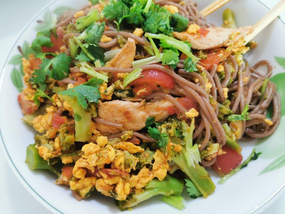 减脂餐 番茄鸡蛋荞麦面