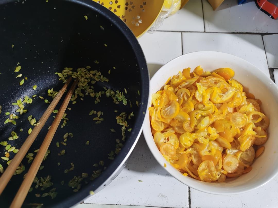 金桔酱润肺止咳化痰疗效好。金桔酱。