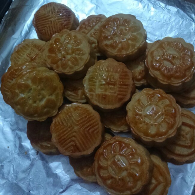 广式蛋黄莲蓉月饼