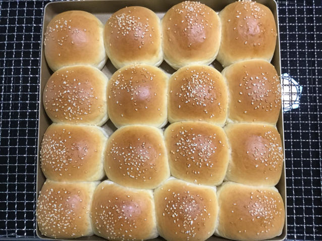 大人小孩都爱不释口的【蜂蜜牛奶小餐包】