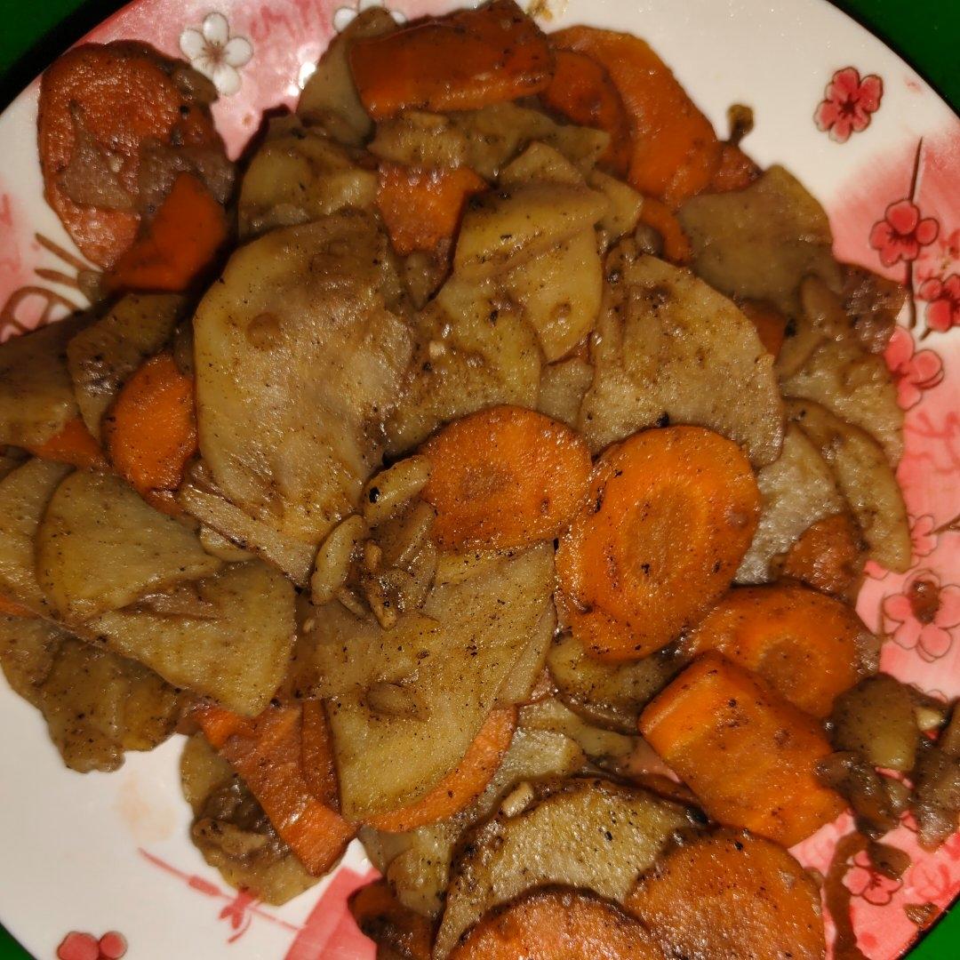 胡萝卜炒土豆