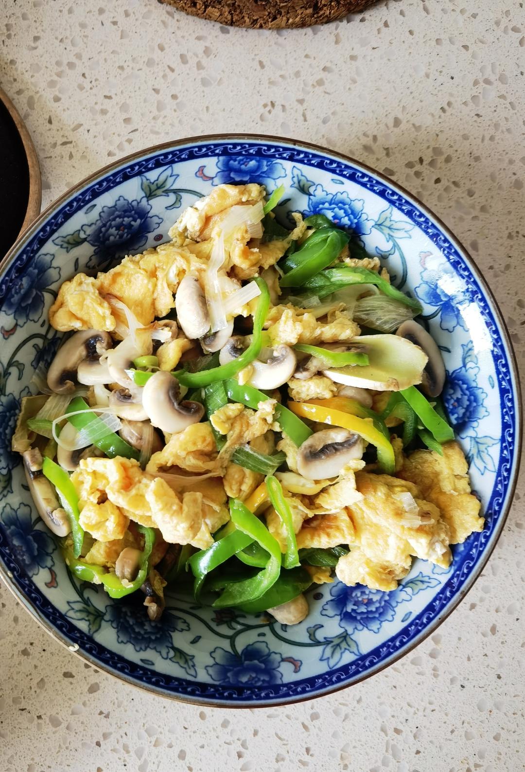 口蘑炒鸡蛋