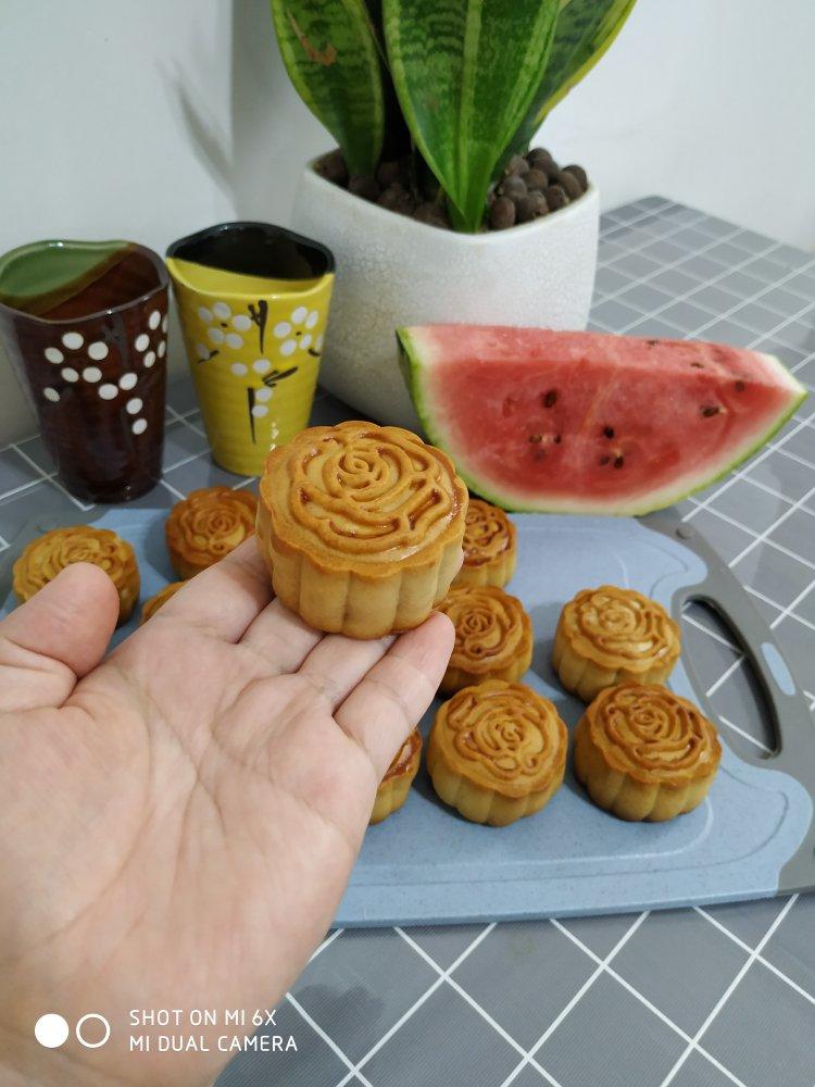 广式月饼—蛋黄莲蓉月饼