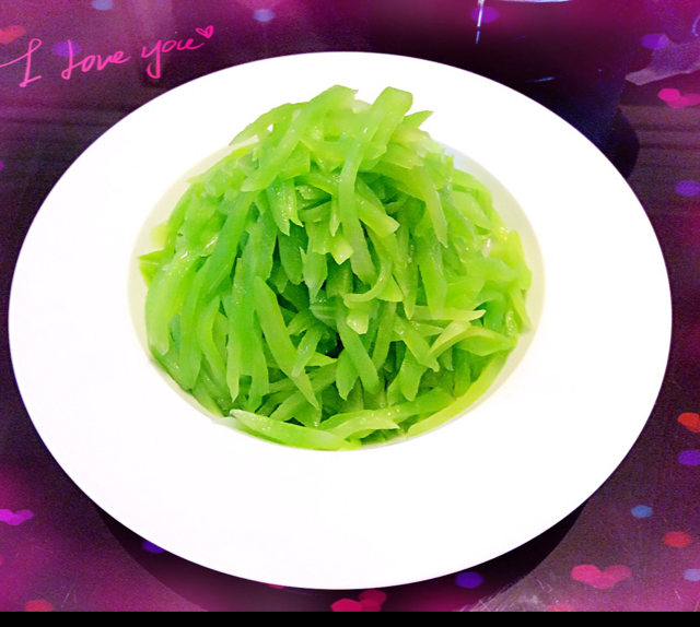 小弯妈下厨做的清炒莴笋丝