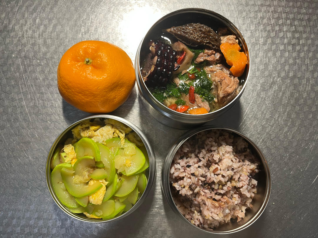 小学生的早/午餐