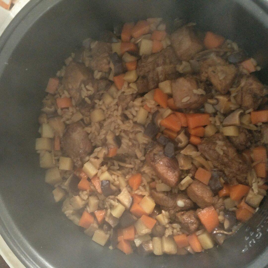 排骨土豆闷饭