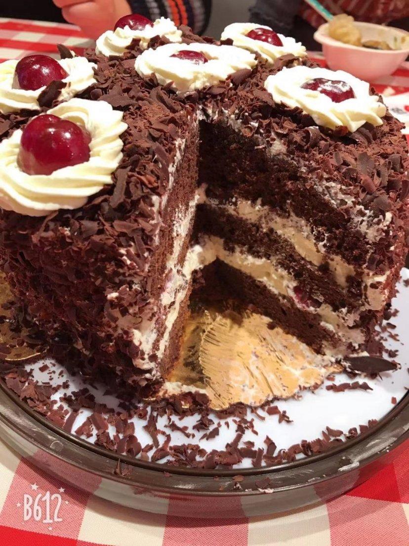 黑森林蛋糕：樱桃酒是她的灵魂