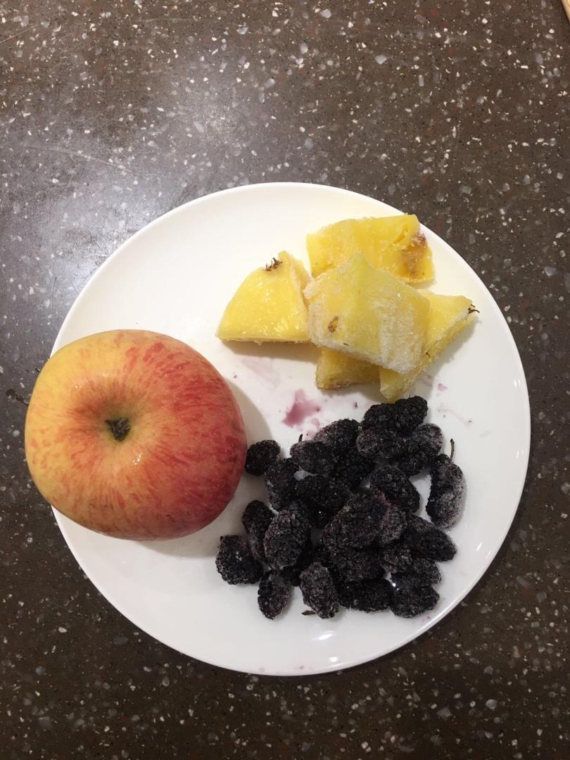 用新鲜杨梅做的杨梅汁