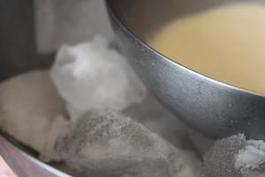 古法盐冰制冷冰激凌的做法 步骤7