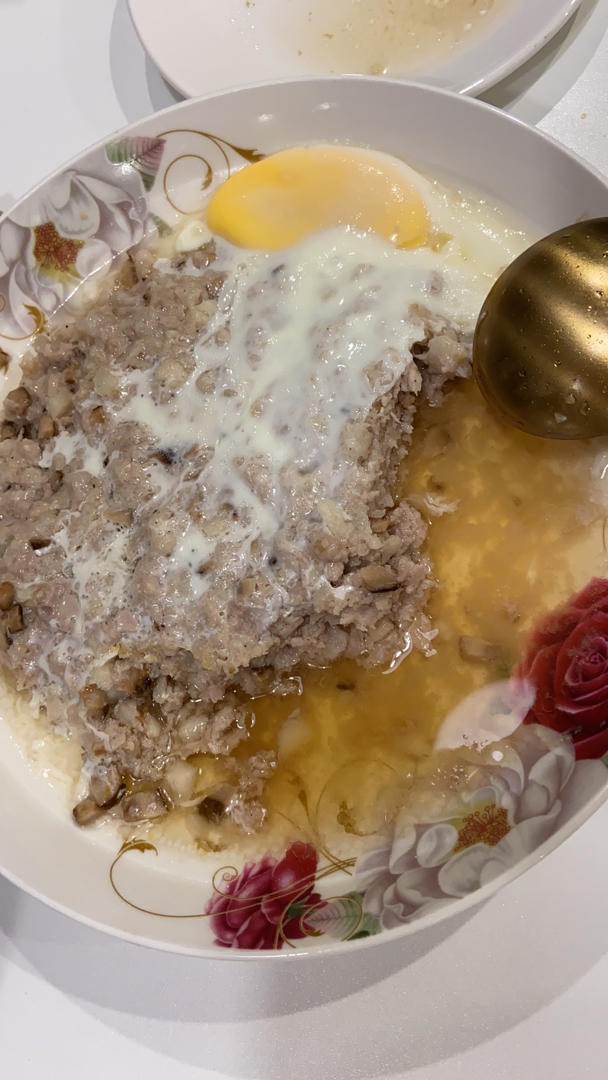 窝蛋香菇蒸肉饼