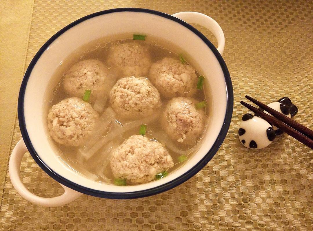 【10分钟系列】白萝卜豆腐圆子汤