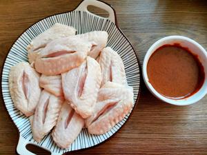 【美的双子炉】韩式肥牛菌菇汤锅+蜜汁香辣烤翅的做法 步骤4