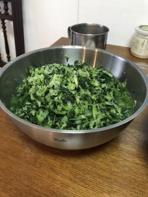 超好吃的青菜豆子油渣馄饨馅的做法 步骤5