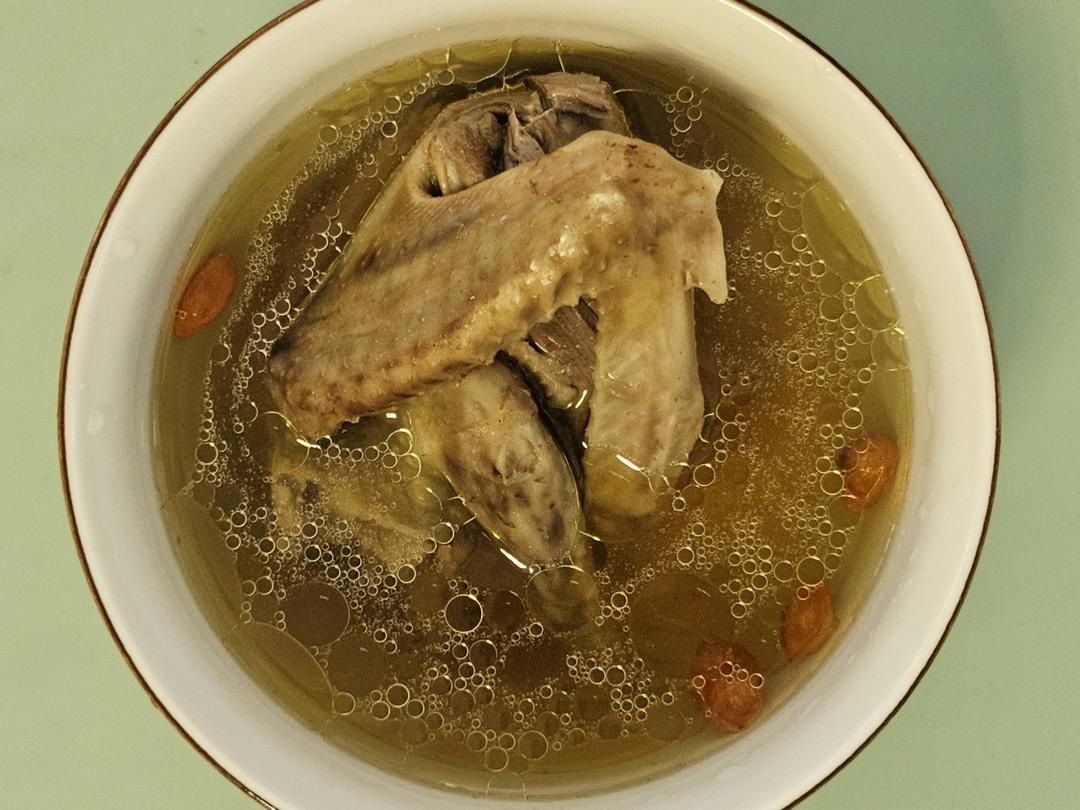 清炖鸽子汤（汤鲜肉嫩）