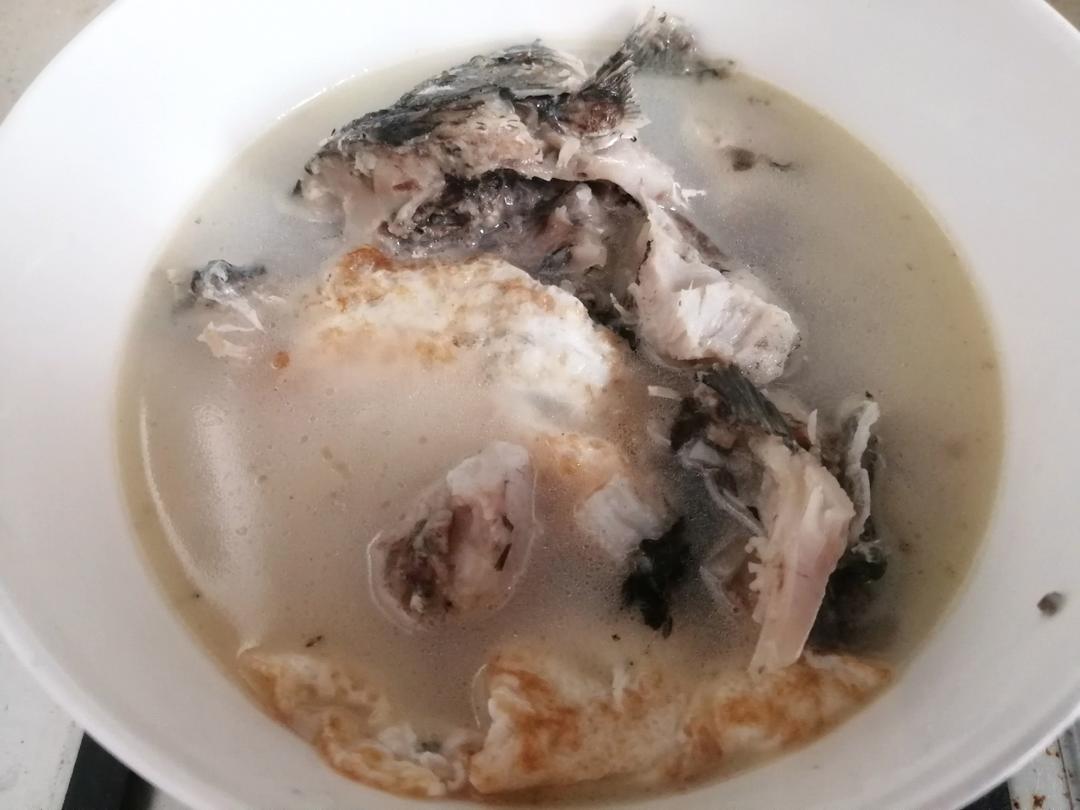 鲜浓鱼汤鲤鱼汤（鲫鱼汤）