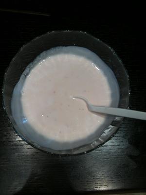 低卡草莓冻酸奶布丁的做法 步骤2