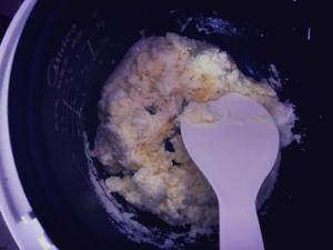 萌萌的牛轧糖🐻🐰（电饭锅版）的做法 步骤4
