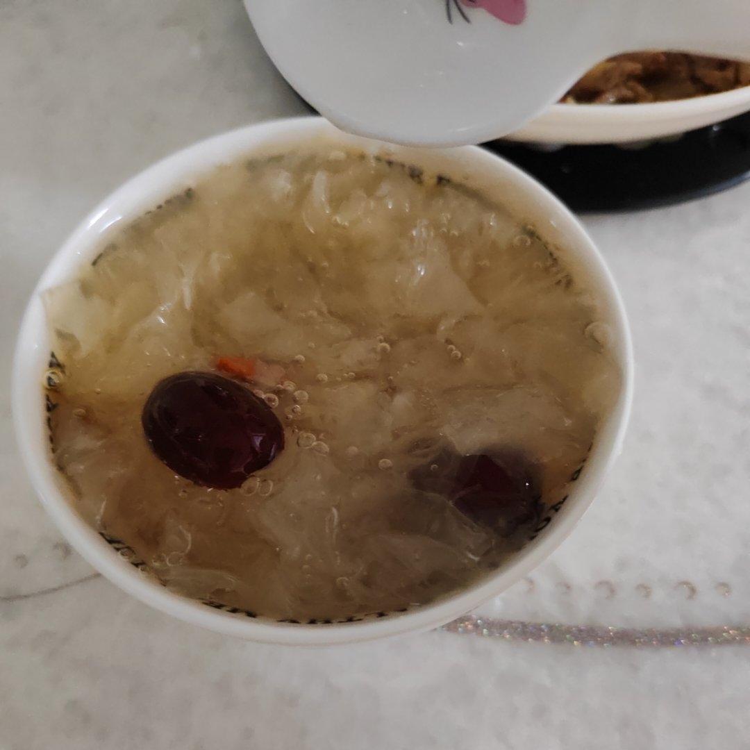怎样煮出胶的银耳羹