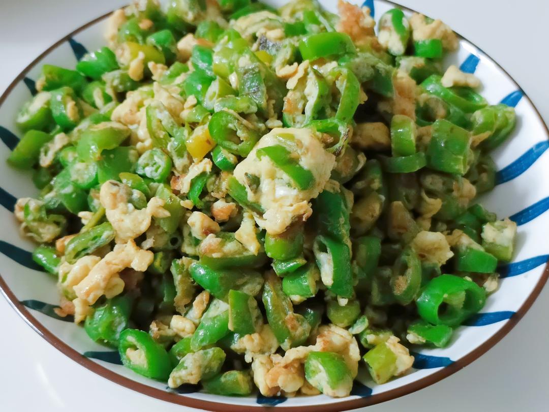 下饭菜线椒裹鸡蛋的做法