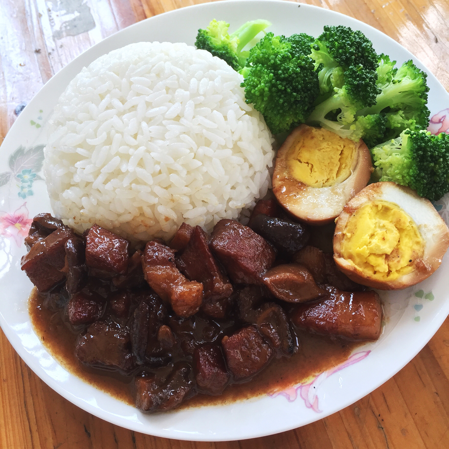 洋葱酥卤肉饭