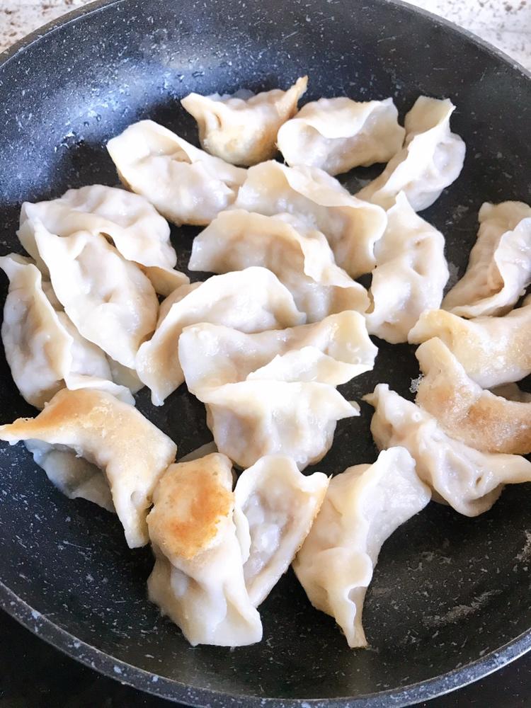 锅烙（冻饺子）的做法