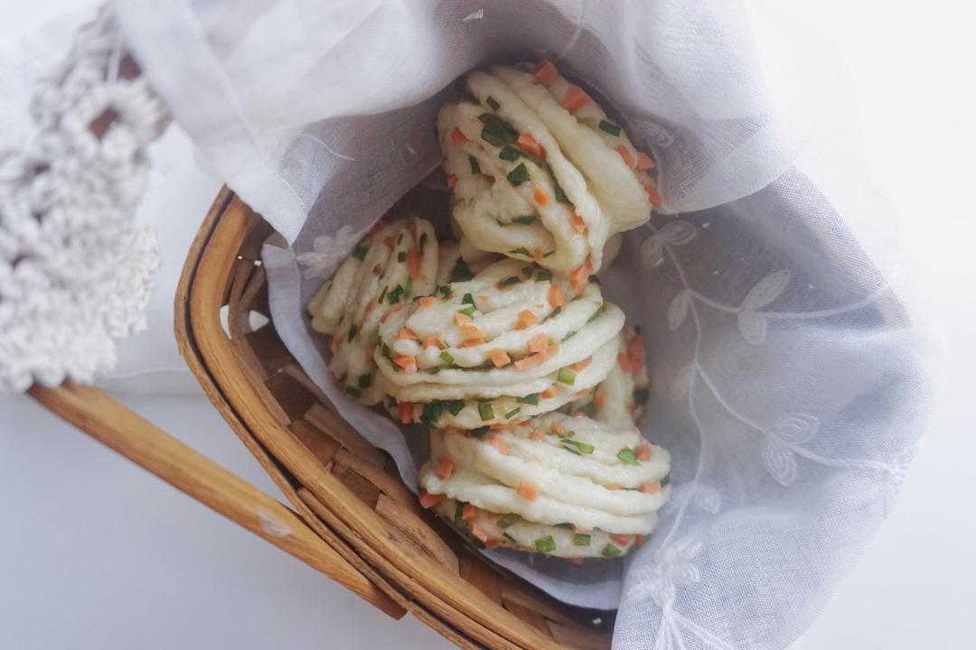 最好吃的火腿葱香花卷—附让葱不变黄的小窍门