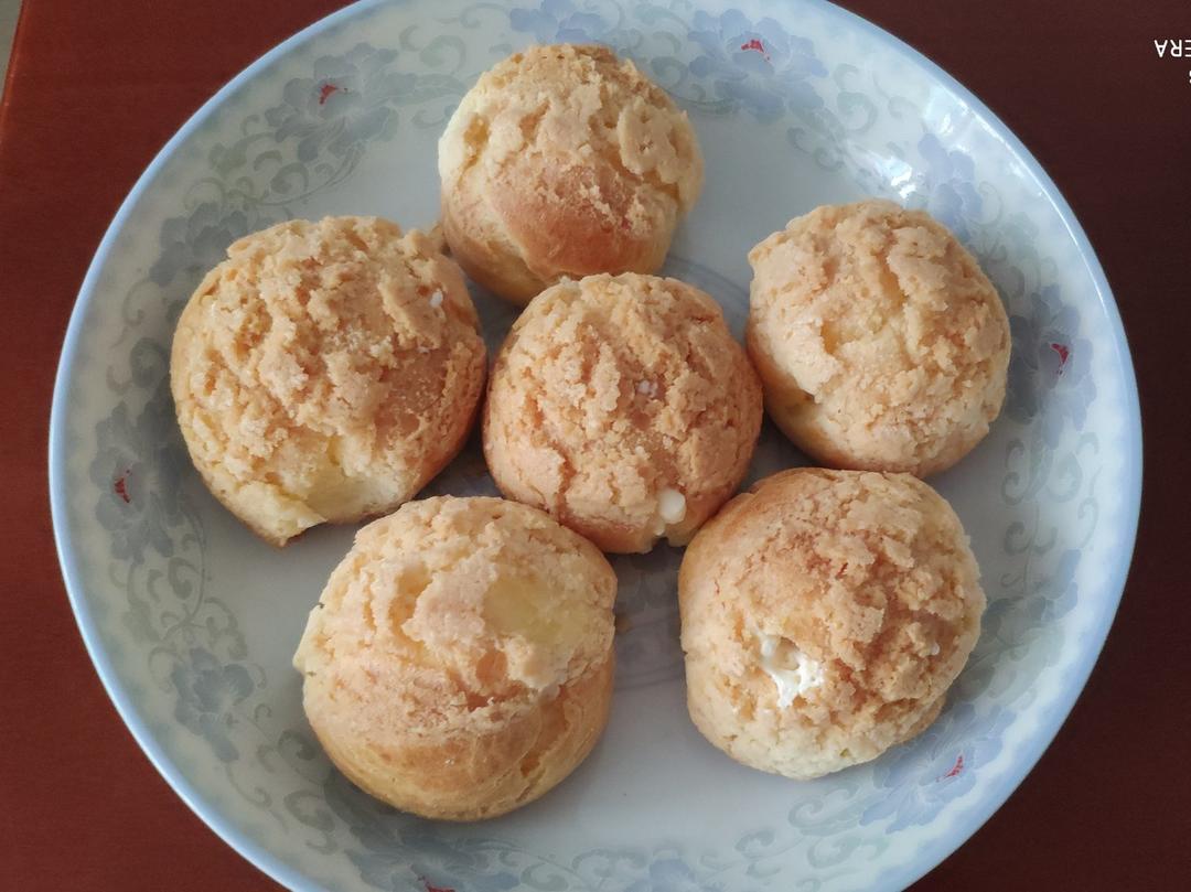 一口就爆浆的卡士达酥皮泡芙