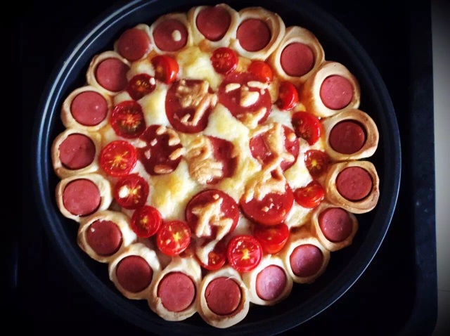 萨米肠蘑菇花边披萨