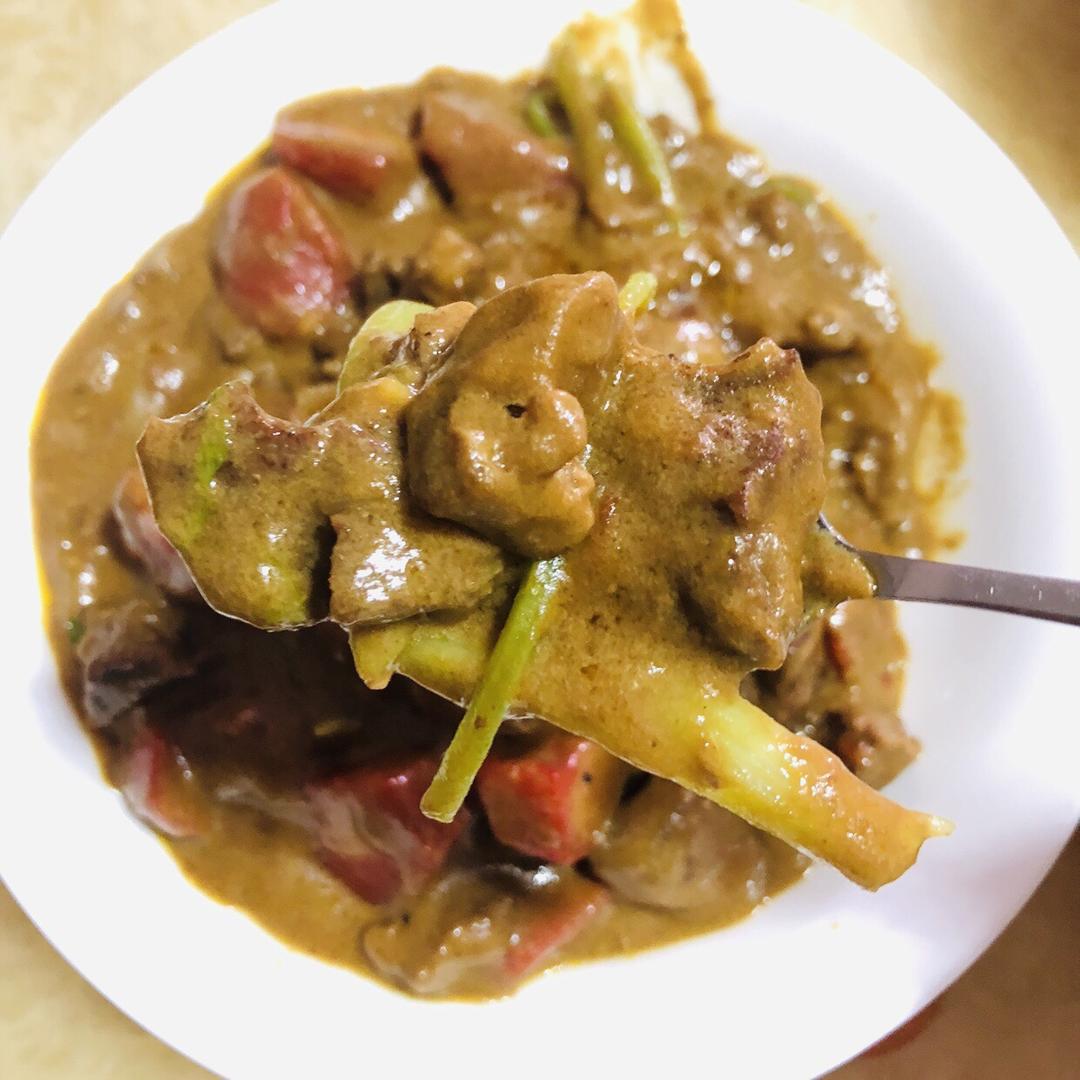 咖喱牛肉（牛奶+花生酱版）的做法