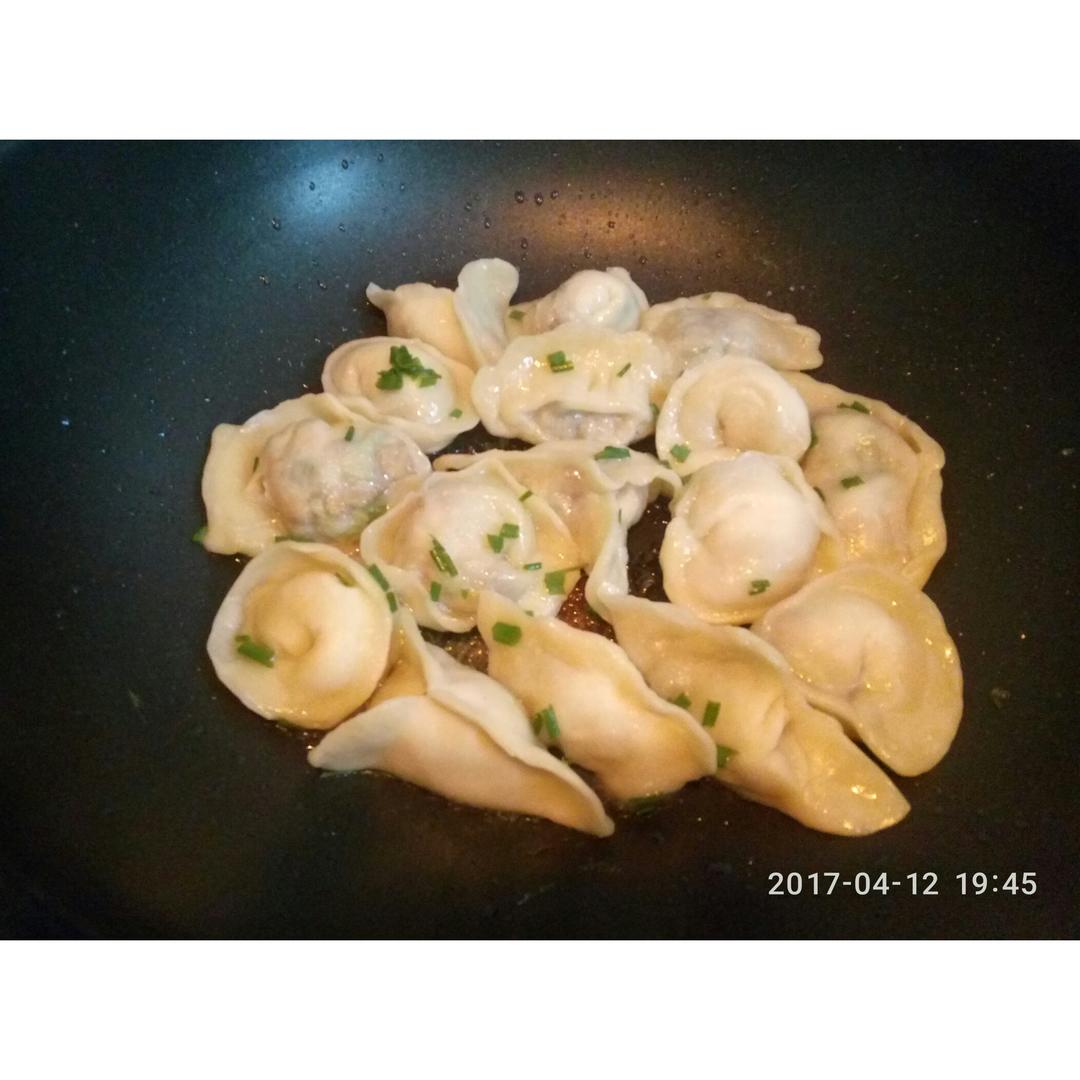 早餐来一锅香脆的生煎饺子