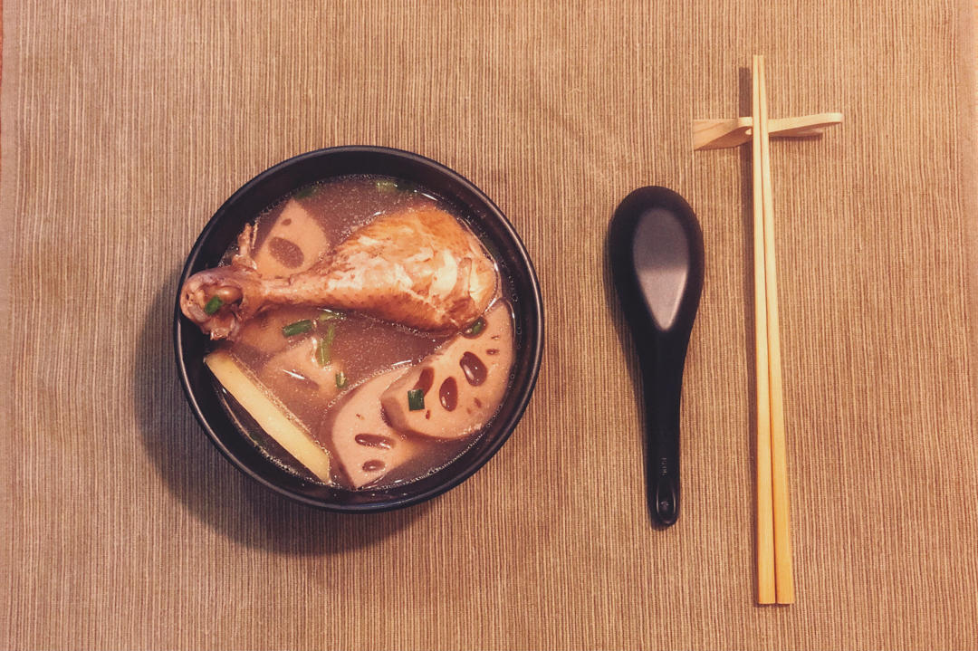 莲藕炖鸡汤