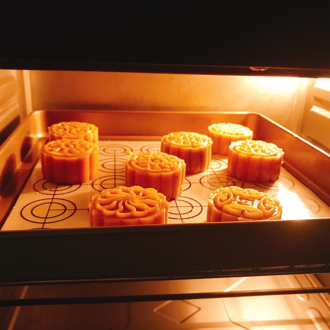 广式月饼——蛋黄莲蓉月饼
